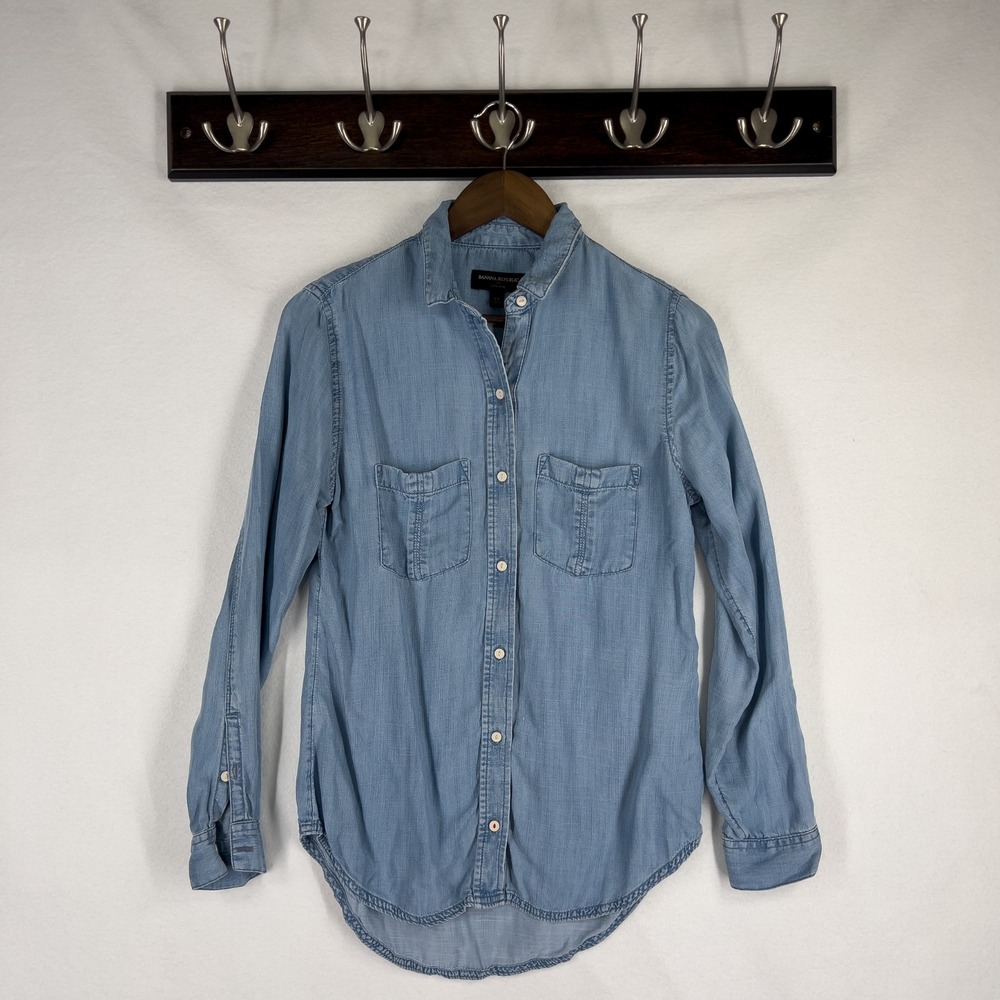 Banana Republic Womens XS Blue Chambray Denim Long Sleeve Soft Button Up Shirt